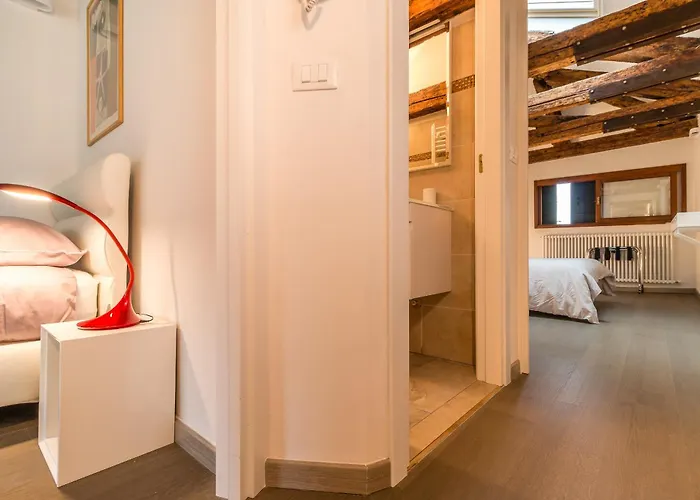 Saint Mark's Basilica @200 Meters * Venedik